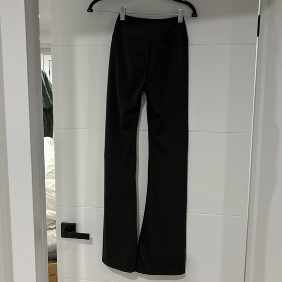 AEROPOSTALE black active crossover flare leggings - Picture 2 of 3